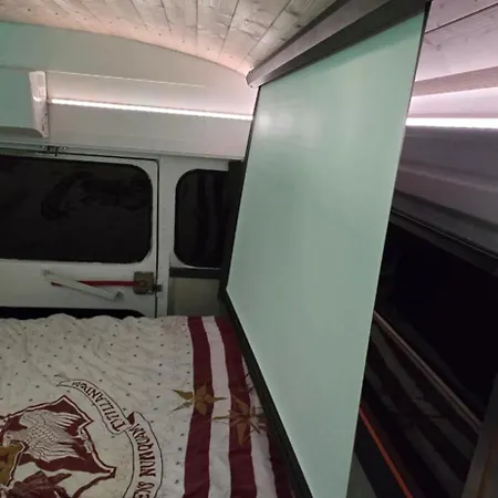 Tente de luxe School Bus